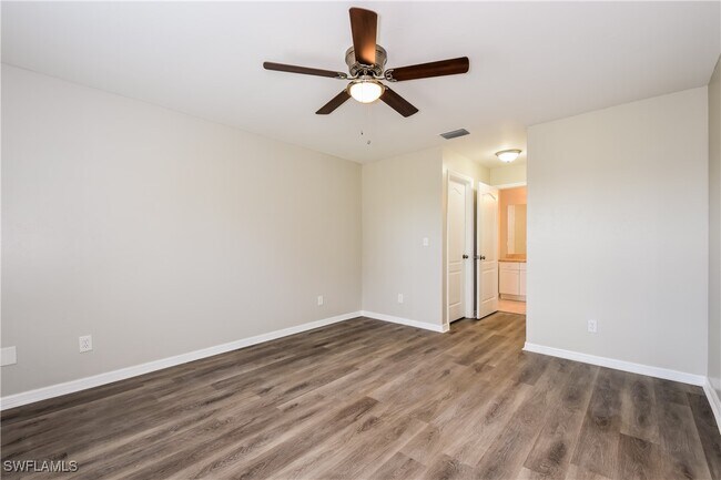 Building Photo - 2405 NW Juanita Pl