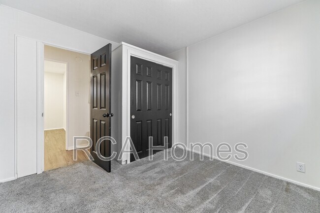 Building Photo - 947 Albany St