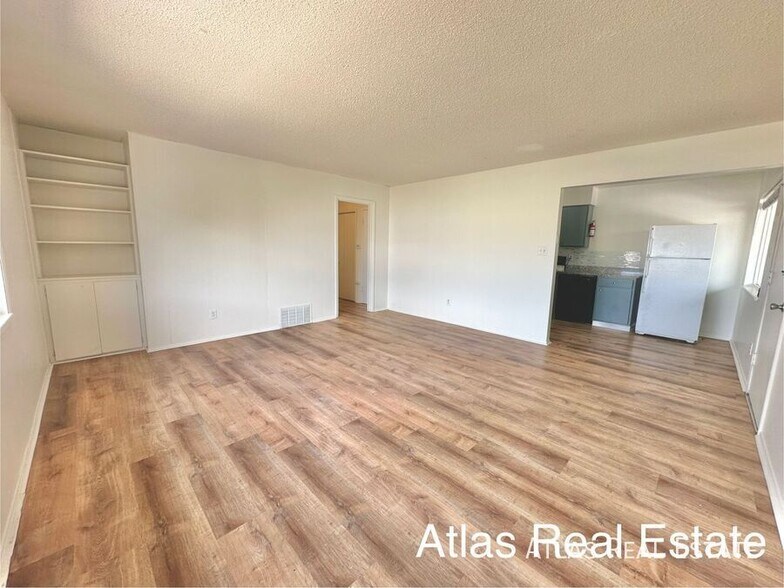 Building Photo - 303 University Dr