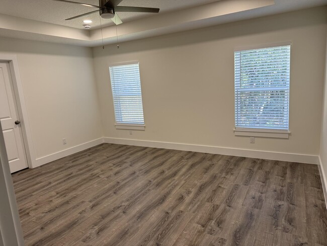 Building Photo - 611 Queen Rd