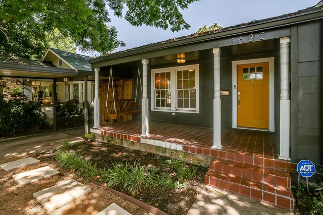 Building Photo - Arlington Heights Bungalow