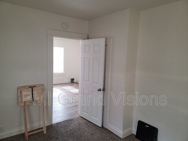 Building Photo - 1060 2nd St