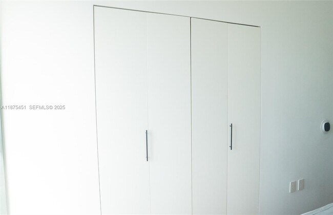 Building Photo - 398 NE 5th St