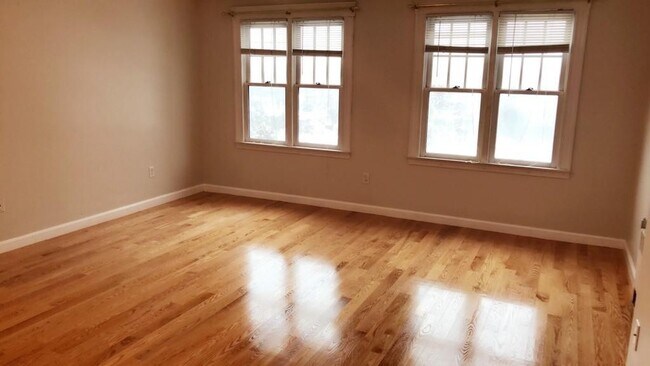 Building Photo - 38 Hood St