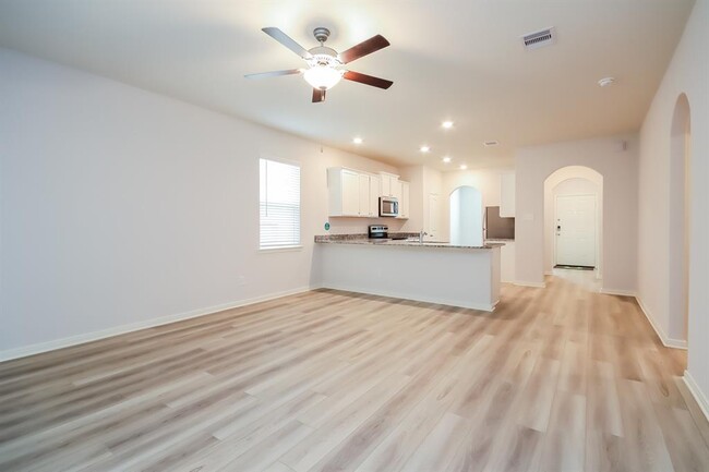 Building Photo - 10470 Sweetwater Creek Dr