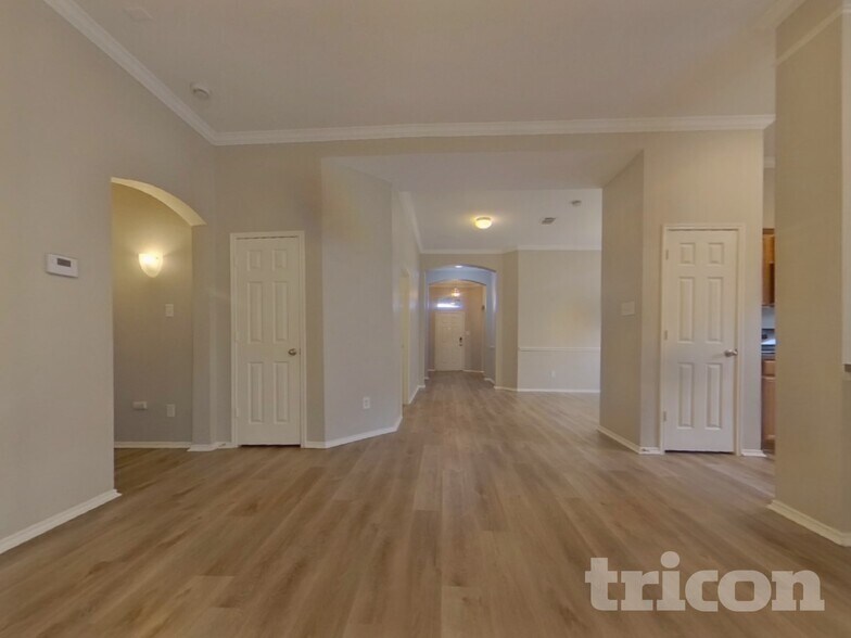 Building Photo - 6141 Tilapia Dr