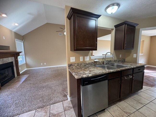 Building Photo - Gorgeous 5 Bedroom Home