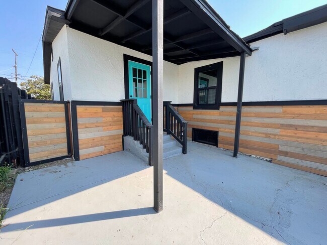 Building Photo - 1846 Klauber Ave