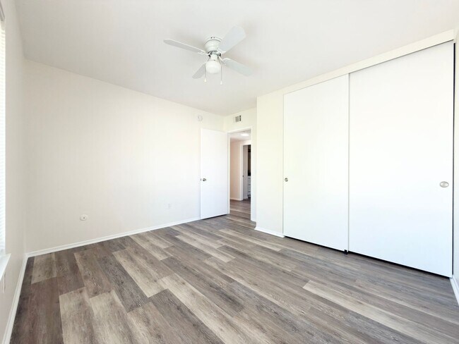 Building Photo - Spacious Townhome in Desirable Tiburon Community!