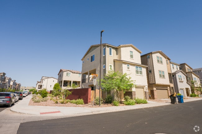 Building Photo - 1218 S Sunset Dr