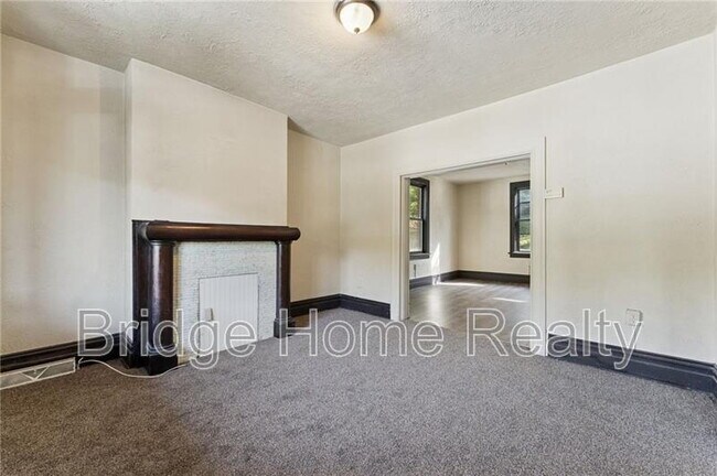 Building Photo - 1250 Blackadore Ave