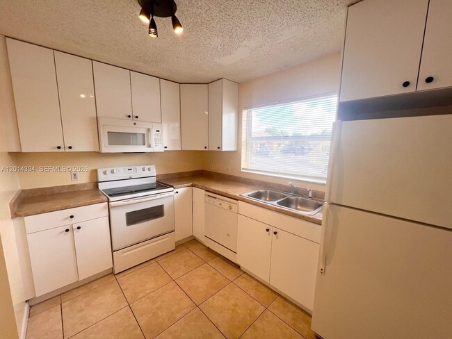 Building Photo - 3737 Mil-Lake Cir