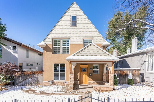 Building Photo - Beautifully updated 3 BR 3 bath Victorian home 7 blocks from Washington Park