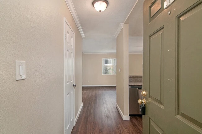 Building Photo - 7405 Charmant Dr