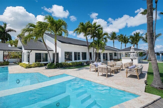 Building Photo - 1365 Bay Terrace