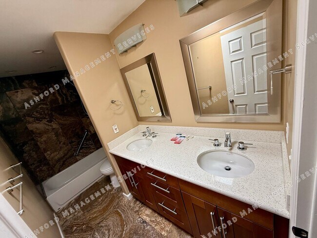Building Photo - 3 BEDROOM 2 BATHROOM HOME RIGHT ON McCORMI...