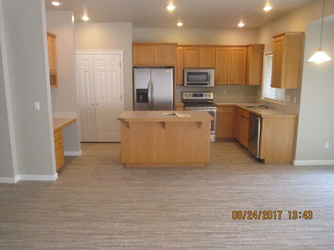 Building Photo - 4 Bedroom Home in Hobble Creek!
