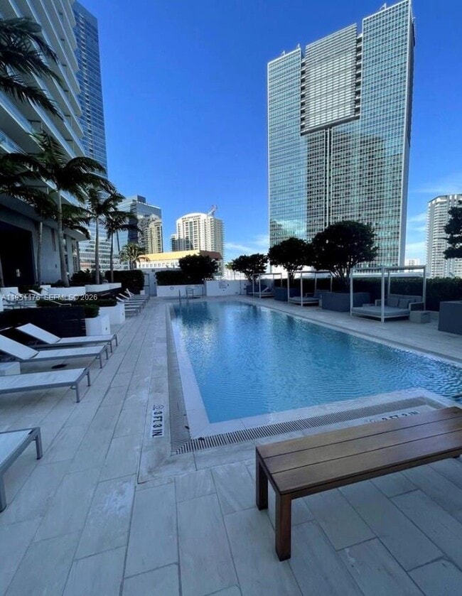 Building Photo - 1300 Brickell Bay Dr
