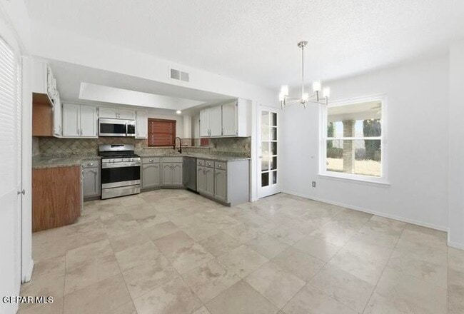 Building Photo - 10916 Loma De Luz Pl