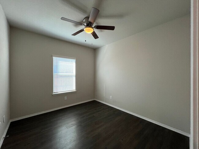 Building Photo - Luxury 3/2 Duplex in Seguin, Texas