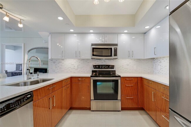 Building Photo - 3000 N Ocean Dr