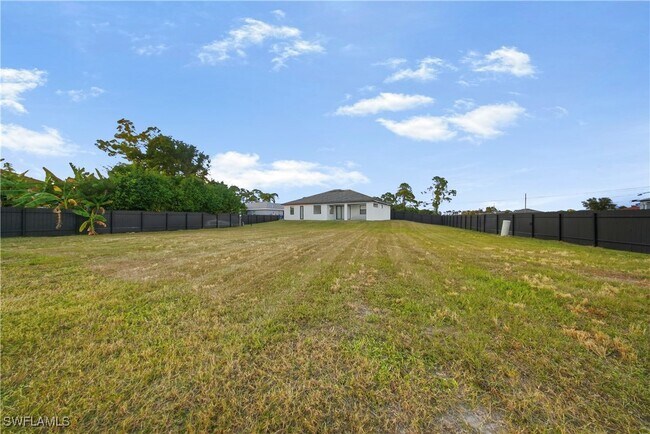 Building Photo - 1124 NE 35th Ln