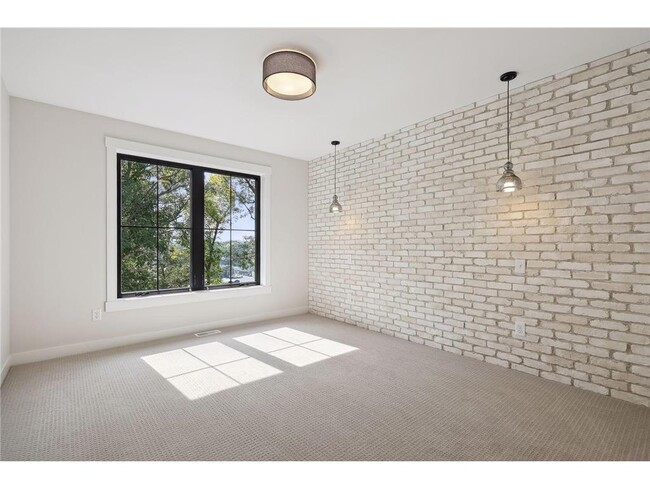 Building Photo - 21845 Byron Cir