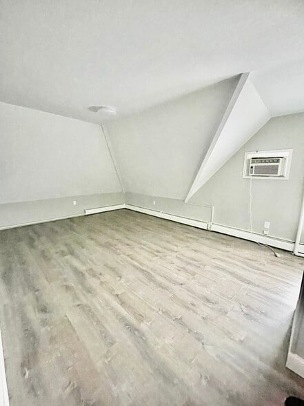 Building Photo - 35 Cove Ave