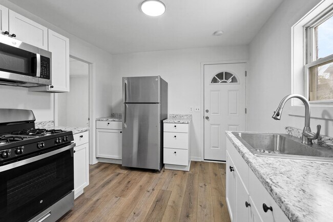 Building Photo - 66 Endicott Ave