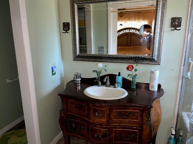 Building Photo - 2130 E Vina Del Mar Blvd