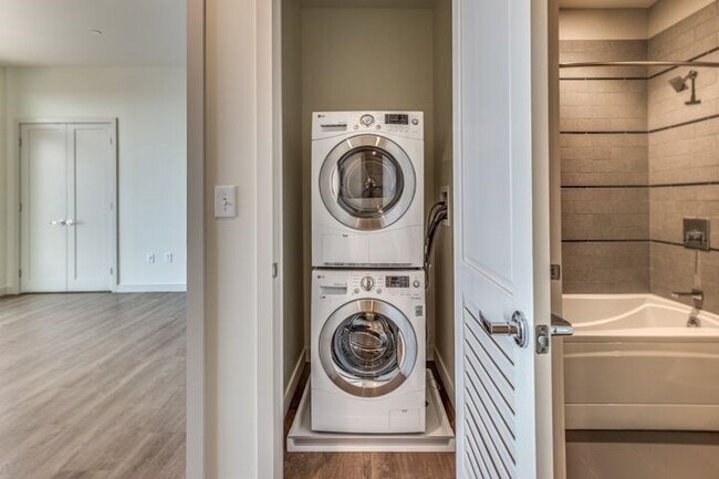 Building Photo - 1 Canal St