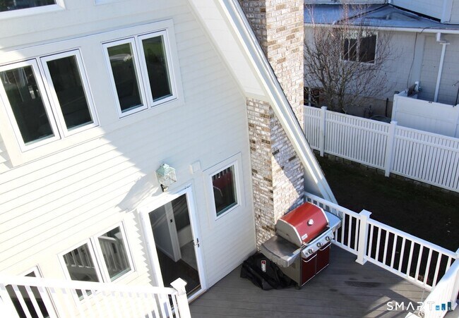 Building Photo - 147 Captains Dr