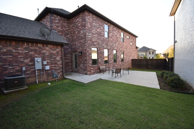 Building Photo - Stunning Fully Furnished Home in the Heart of Fayetteville!