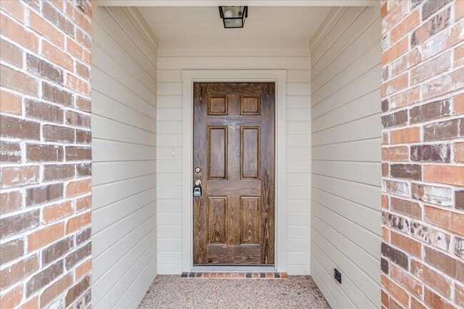 Building Photo - Duplex on Hilltop Drive | Midway ISD