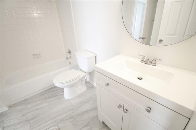 Building Photo - 34 Little Silver Ct