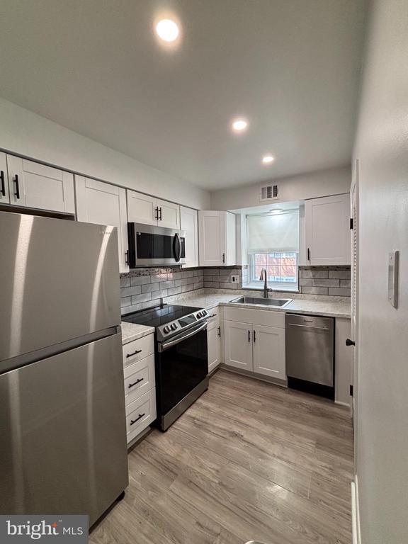 Building Photo - 822 South Ave