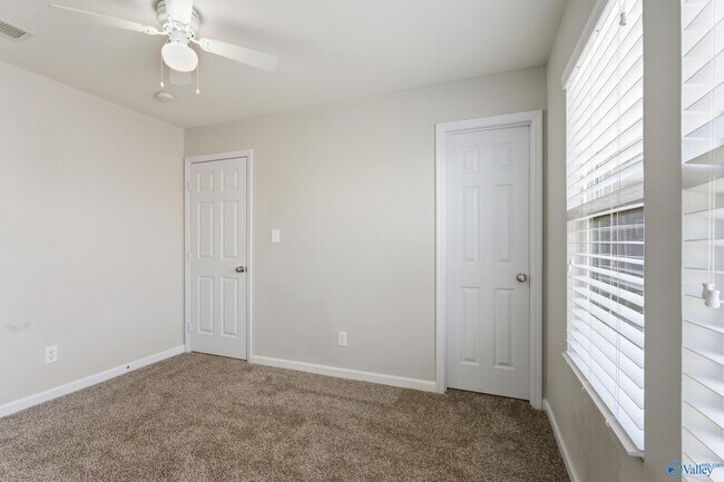 Building Photo - 3294 Castlecreek Dr SW