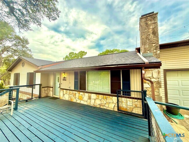 Building Photo - 103 Crestview Dr