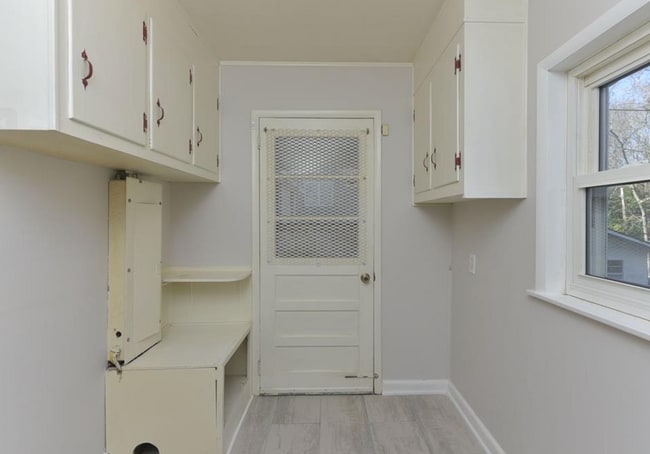 Building Photo - Historic Earlewood Neighborhood Gem: 3-Bed...