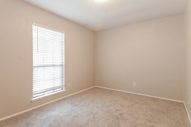 Building Photo - 1313 Timberview Dr