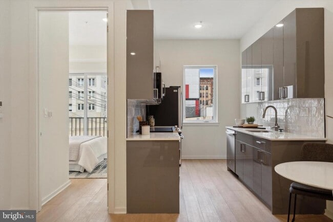 Building Photo - 225 N 12th St