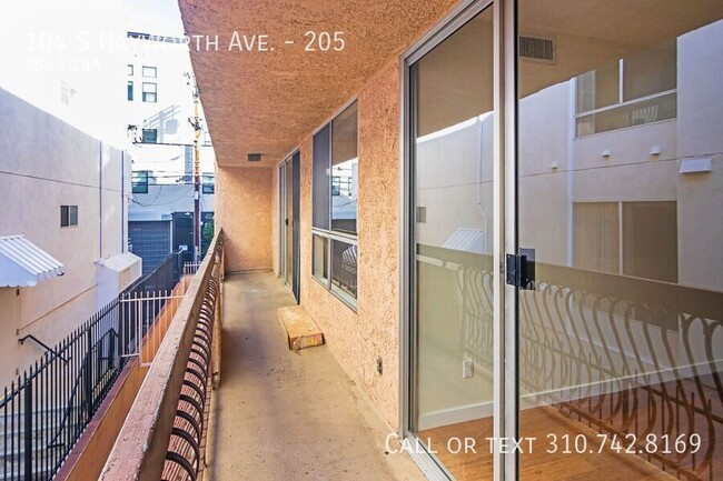 Building Photo - Spacious & Fully Remodeled Pet-Friendly 2-...