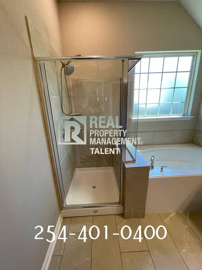 Building Photo - DEAL ALERT!!! 3 Bedroom, 2 Bathroom Home f...