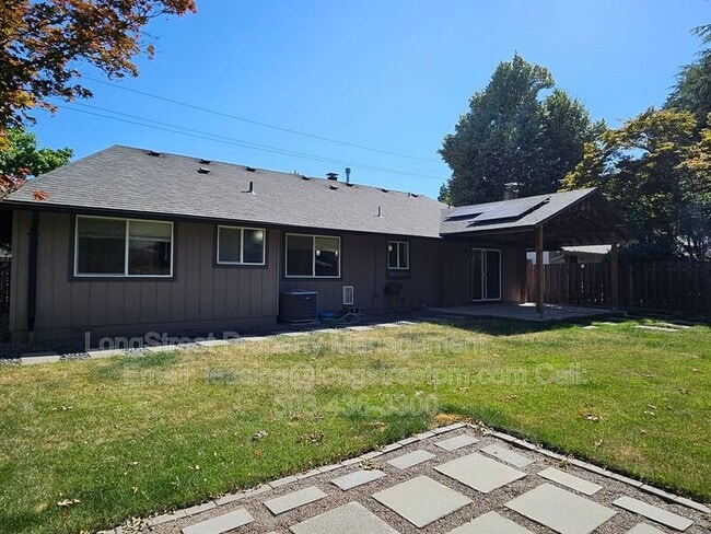 Building Photo - 8645 SW Avery St