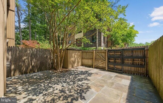 Building Photo - 10707 Muirfield Dr