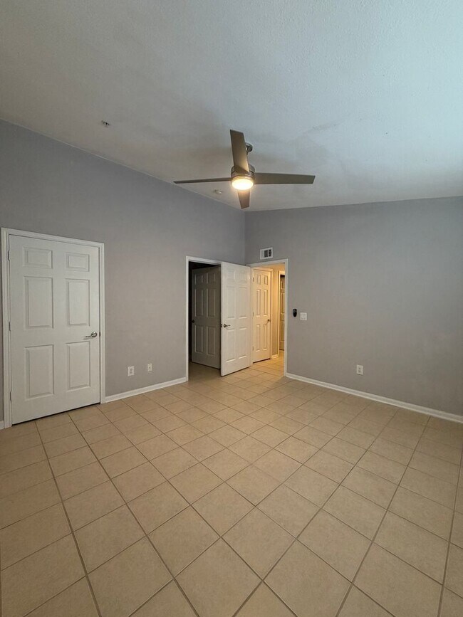 Building Photo - Newly Upgraded and Spacious 2B/2B Unfurnished Condo near Beach in Destin!