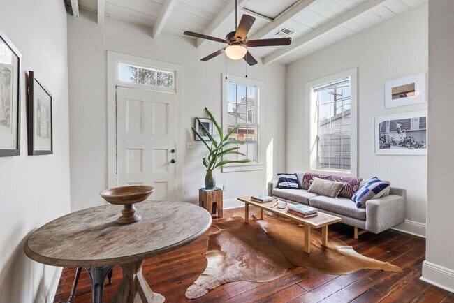 Building Photo - 1BD/1BA in Bywater, Central Air, W/D in Unit, Private Back Patio.
