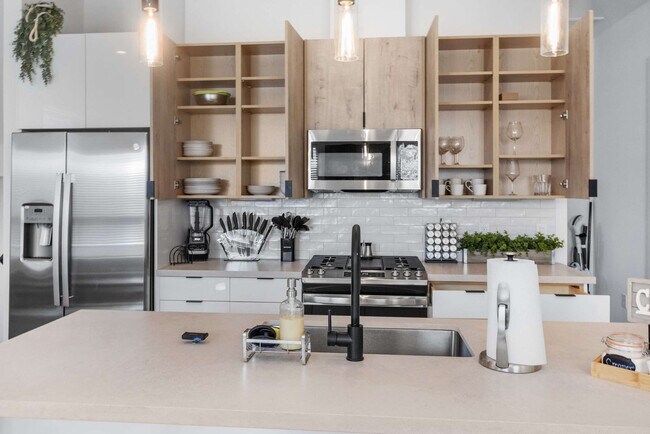 Building Photo - 6740 Peerless St