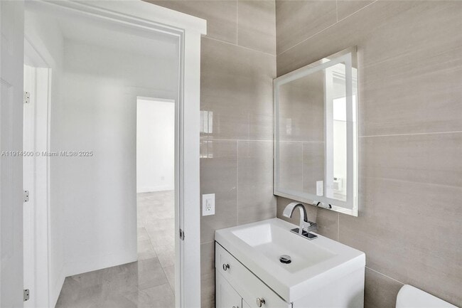 Building Photo - 7115 Rue Granville