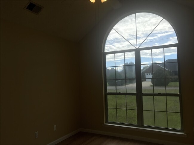 Building Photo - 886 Darrow Ln